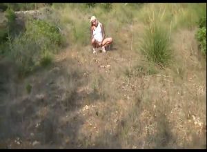 На природе блондинку в зад отебал